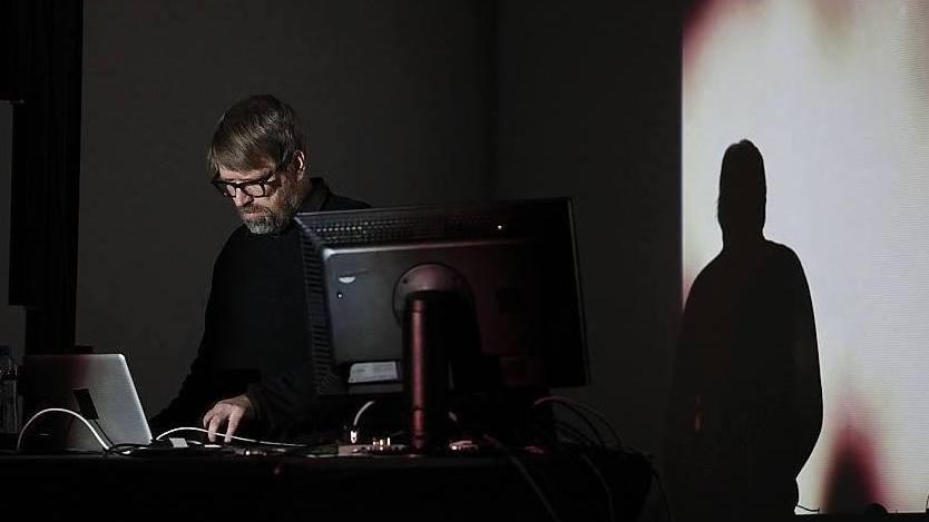 Crowfundig a Vignola per portare al Ribalta il videoartista Weberg