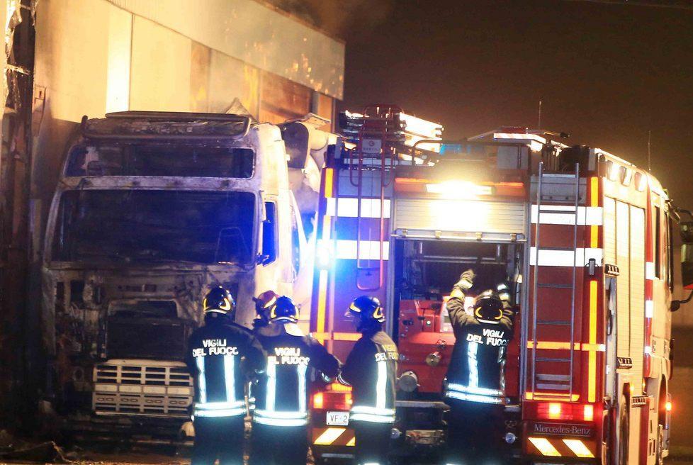 Due tir distrutti da un rogo doloso 