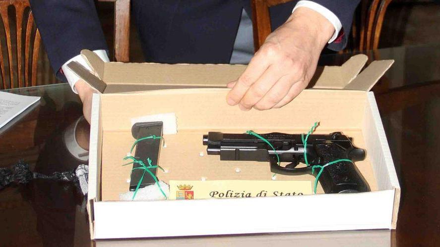 Rapinatore scivola, gli ostaggi scappano