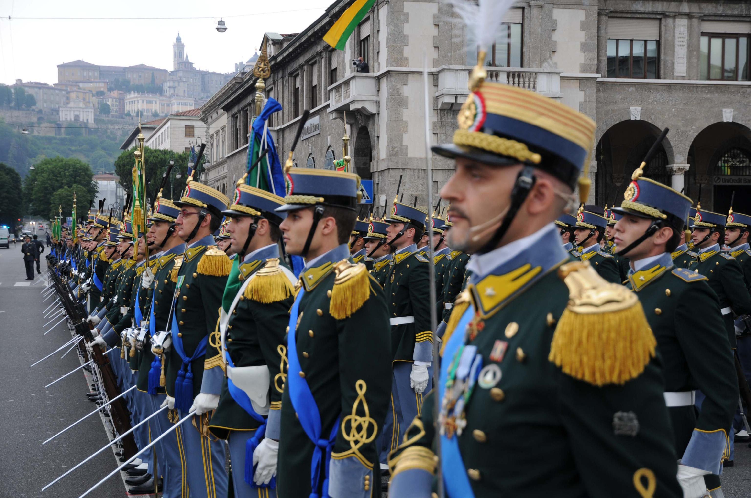 Concorsi pubblici, in cerca di 50 allievi ufficiali   