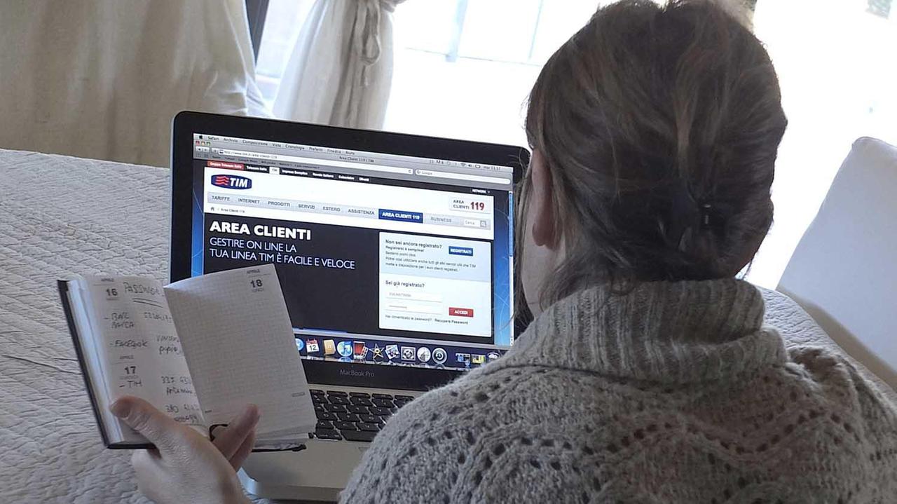 Un acquisto online (foto di archivio)