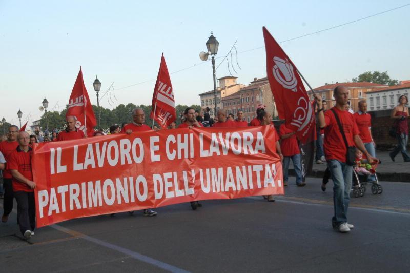 Un corteo dei lavoratori dei Cantieri di Pisa