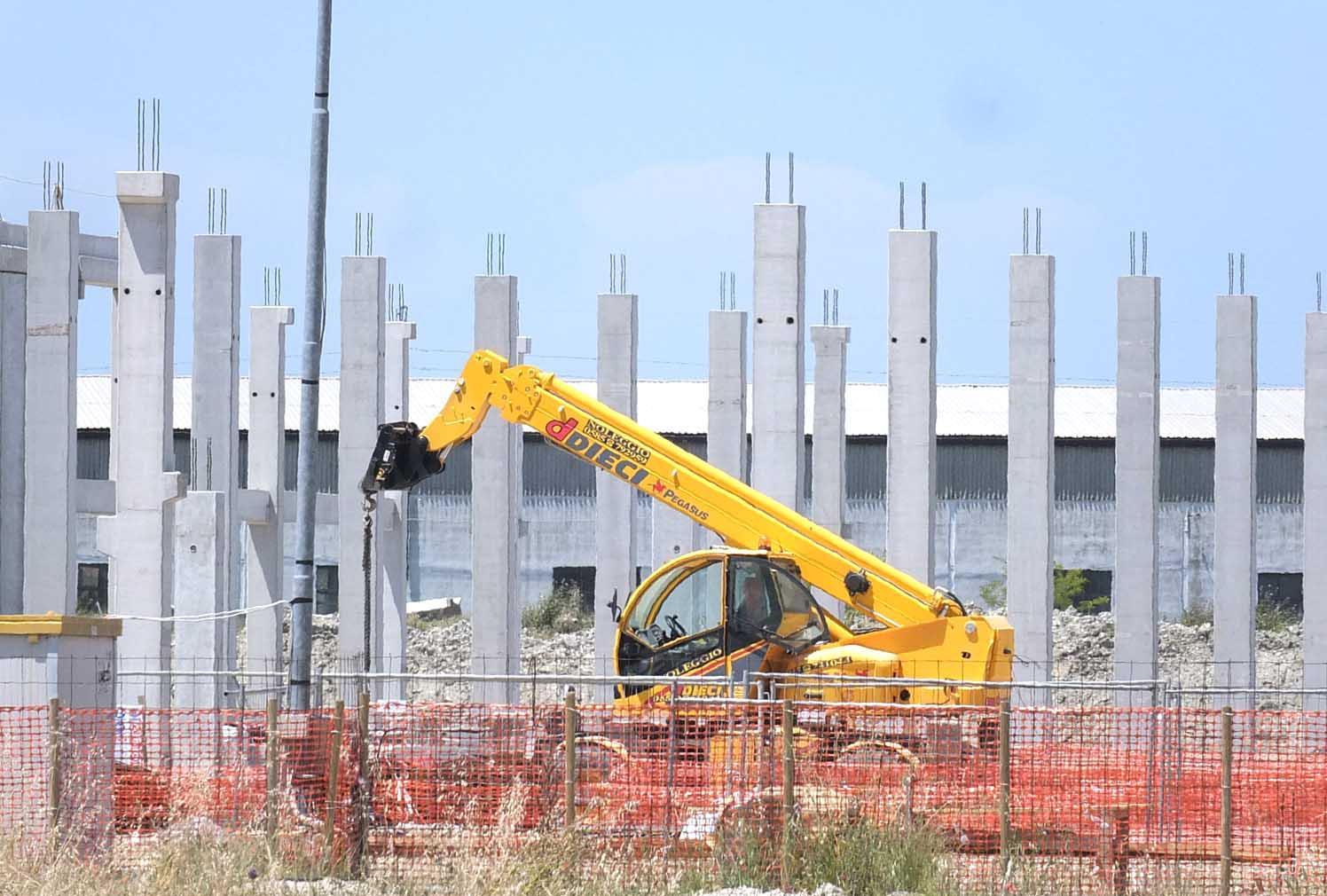 Un cantiere edile (foto archivio)