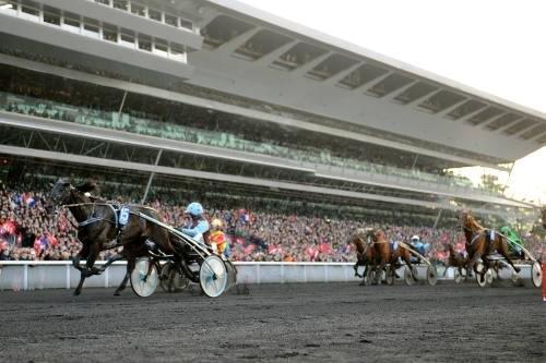 Prix d'Amérique: il francese Up and Quick,  guidato da Jean-Michel
Bazire, precede Voltigeur de Myrt guidato dall'italiano Gabriele Gelormini



