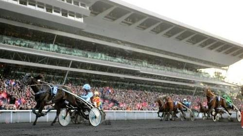 Prix d'Amérique: il francese Up and Quick, guidato da Jean-Michel
Bazire, precede Voltigeur de Myrt guidato dall'italiano Gabriele Gelormini