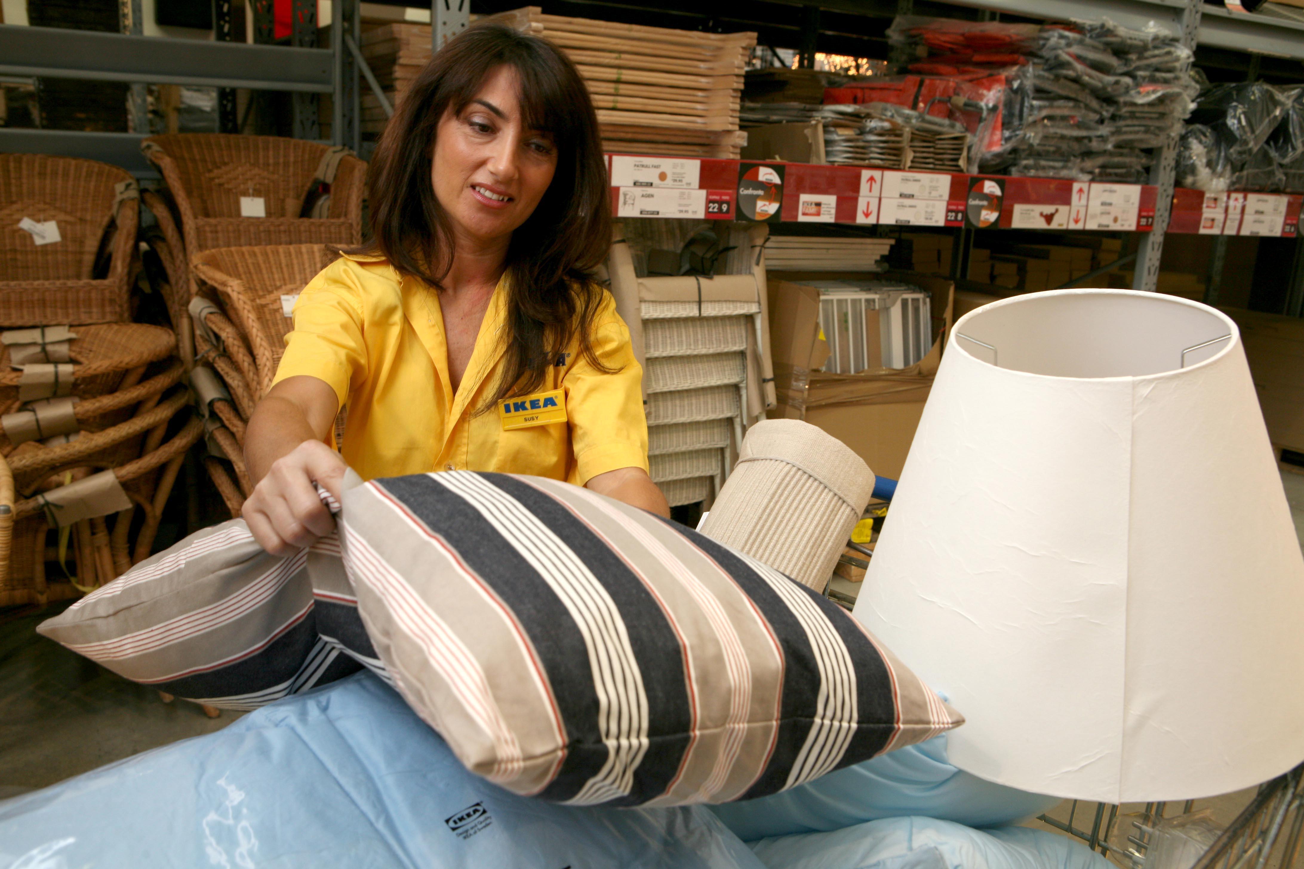 Una dipendente Ikea al lavoro. Anche l'azienda svedese avrà uno stand al Job Match
