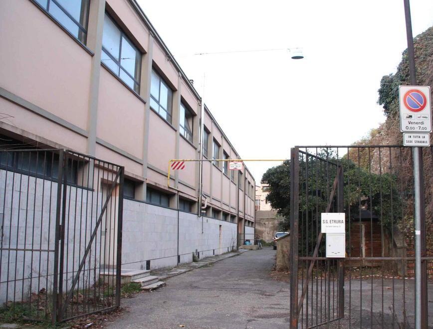 Degrado, sporcizia e cattivi odori, alla palestra Etruria 