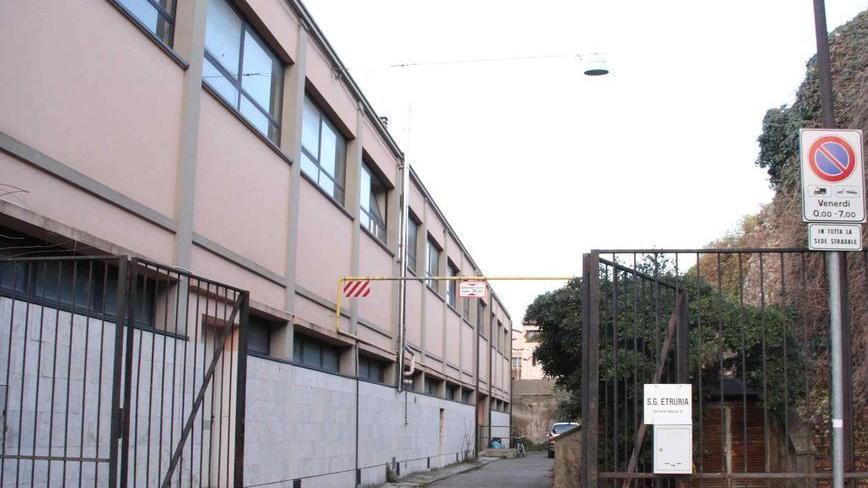 Degrado, sporcizia e cattivi odori, alla palestra Etruria