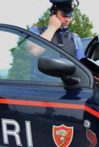 Ossessionato dalla gelosia, picchia ripetutamente la moglie