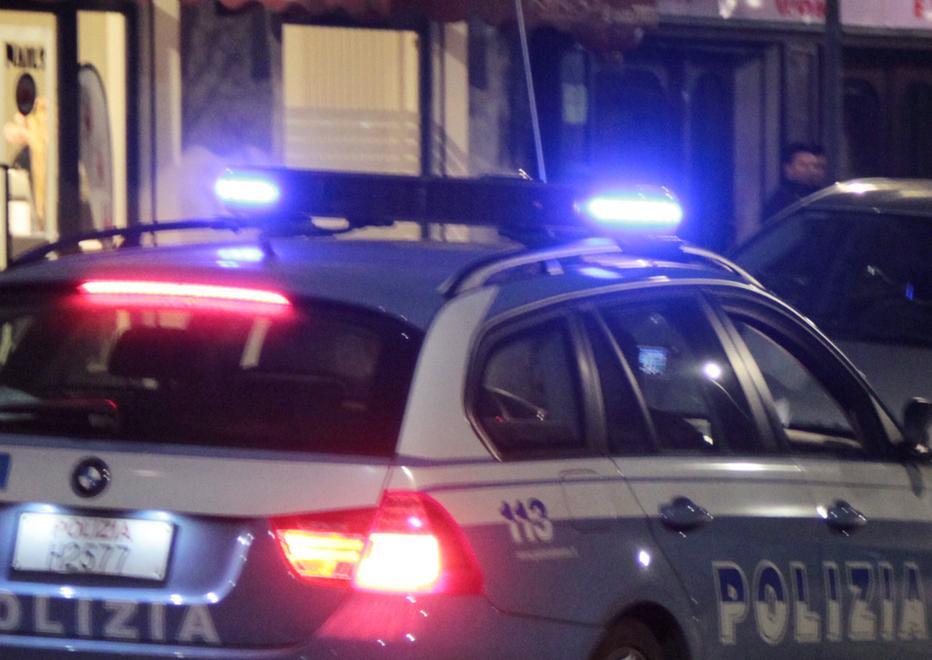 Colpiva le auto con una catena 