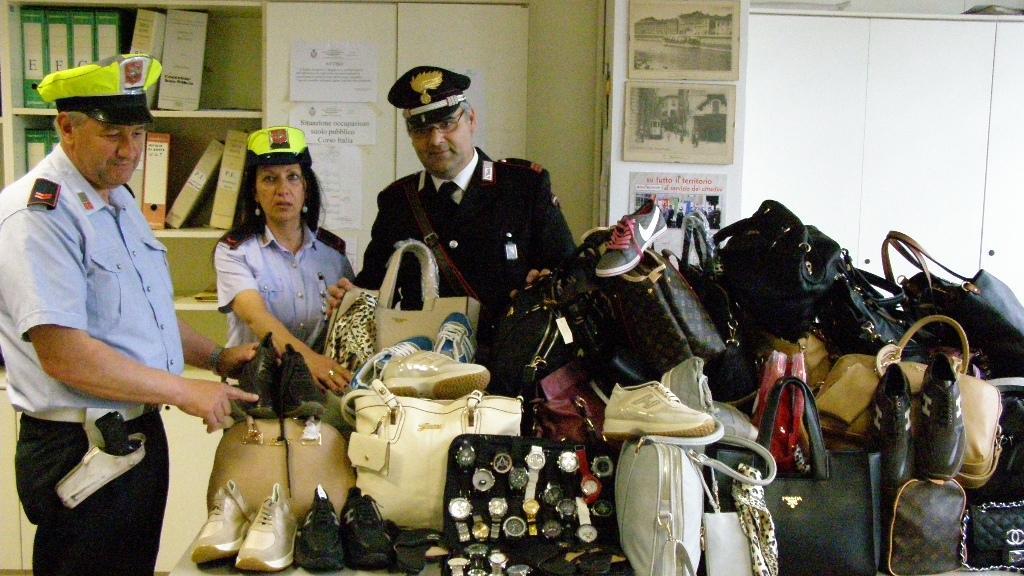 Parte della merce sequestrata