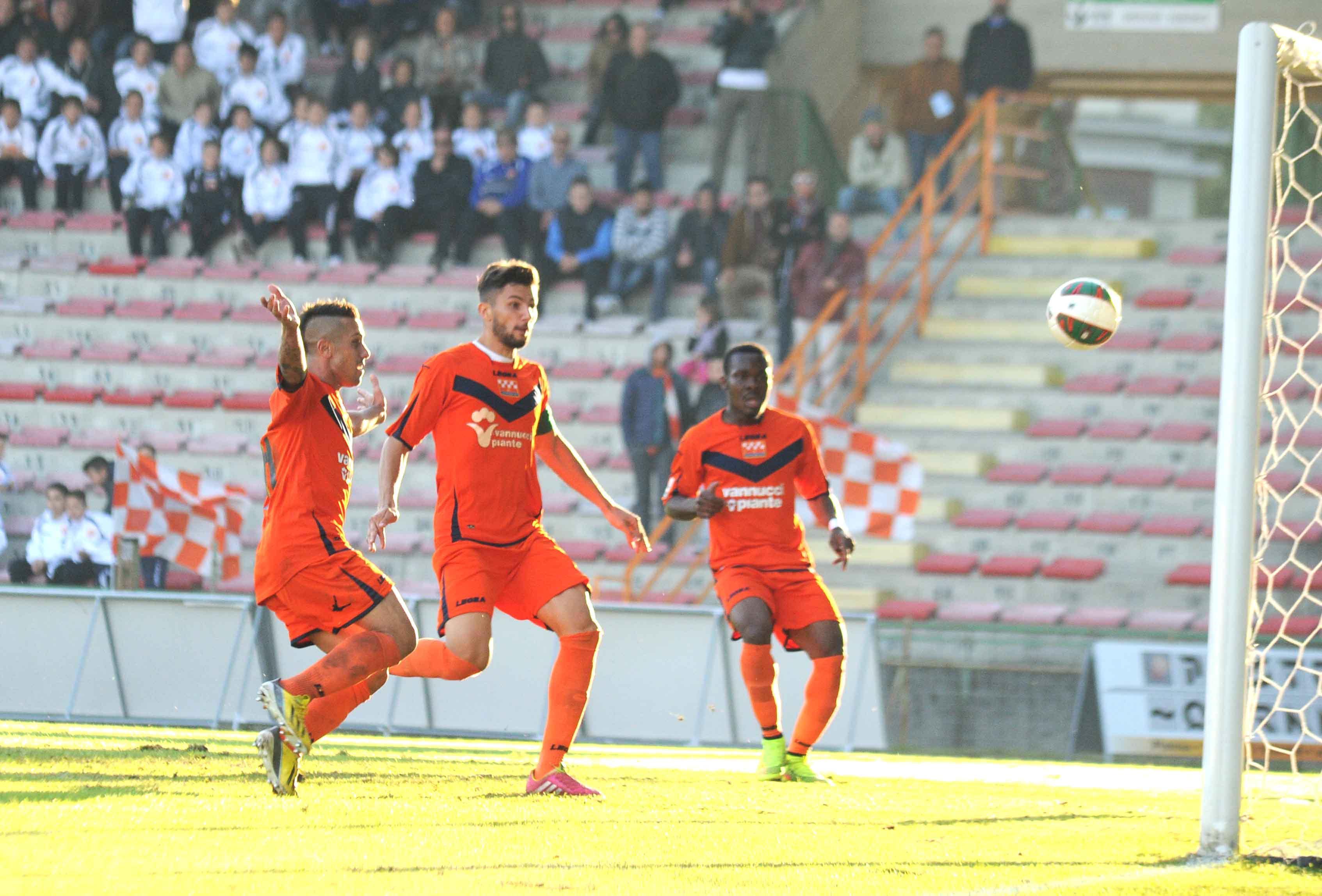 Falzerano, Pasini e Coulibaly (Foto Gori)
