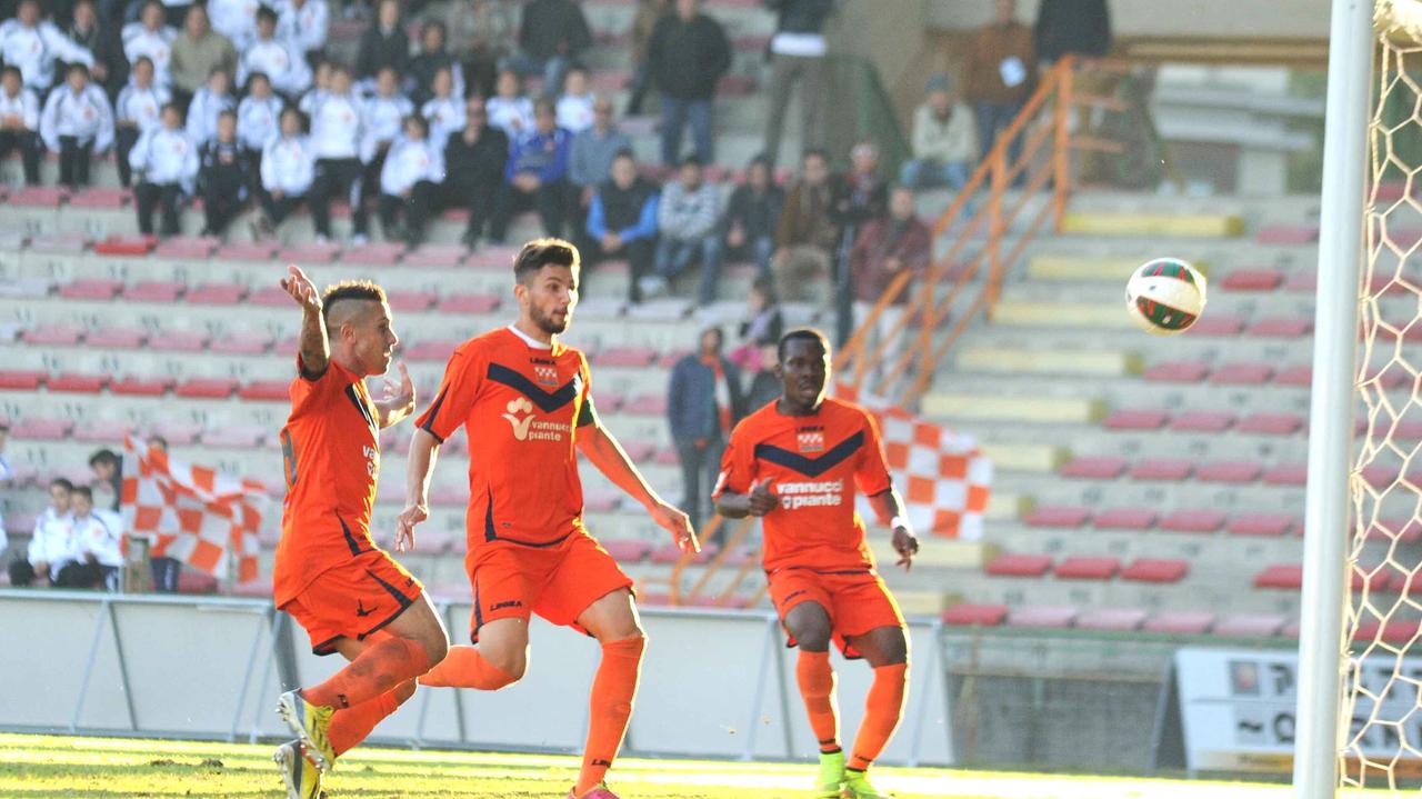 Falzerano, Pasini e Coulibaly (Foto Gori)