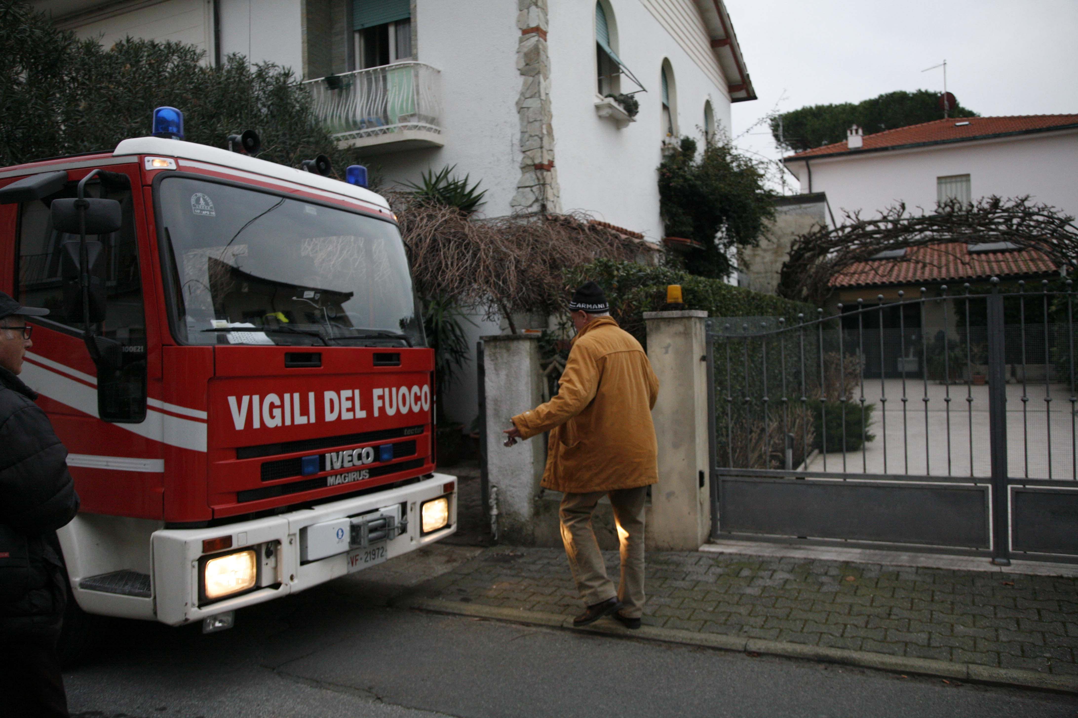 I vigili del fuoco sul luogo dell'incidente