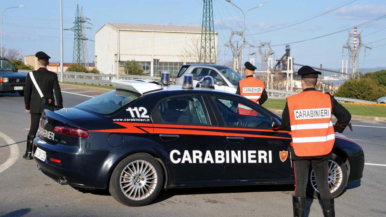 Una pattuglia dei carabinieri a Piombino