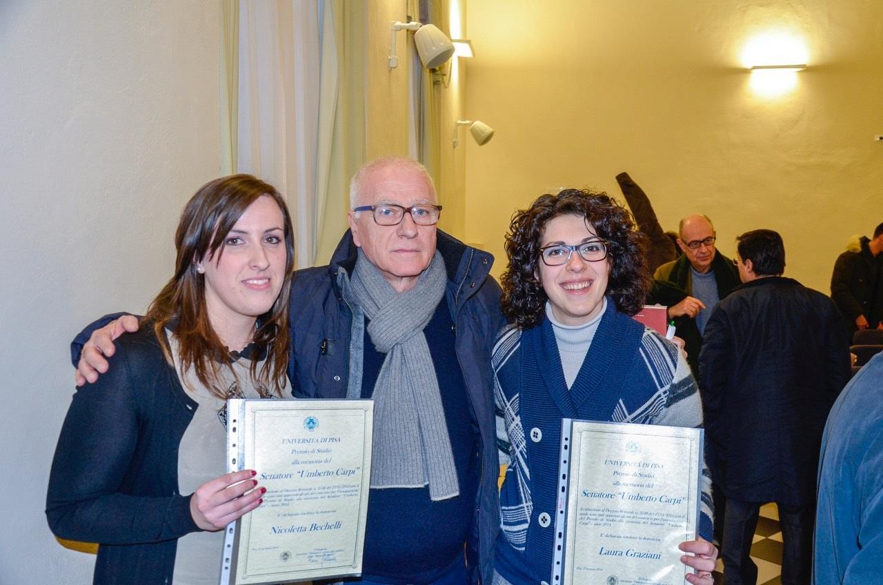 Le vincitrici del Premio Carpi con Giacomo Errico, presidente della Fiva