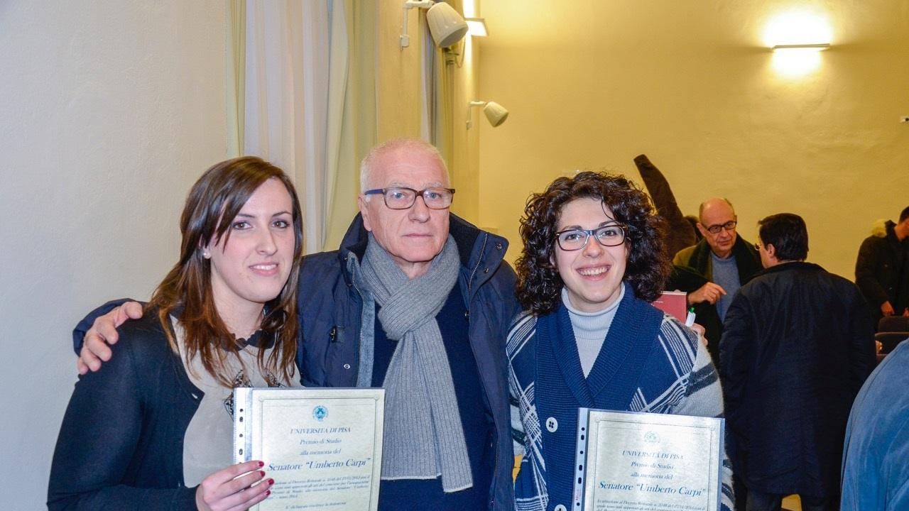 Le vincitrici del Premio Carpi con Giacomo Errico, presidente della Fiva