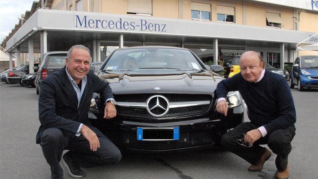 Mario Salvestroni nel piazzale della sua concessionaria