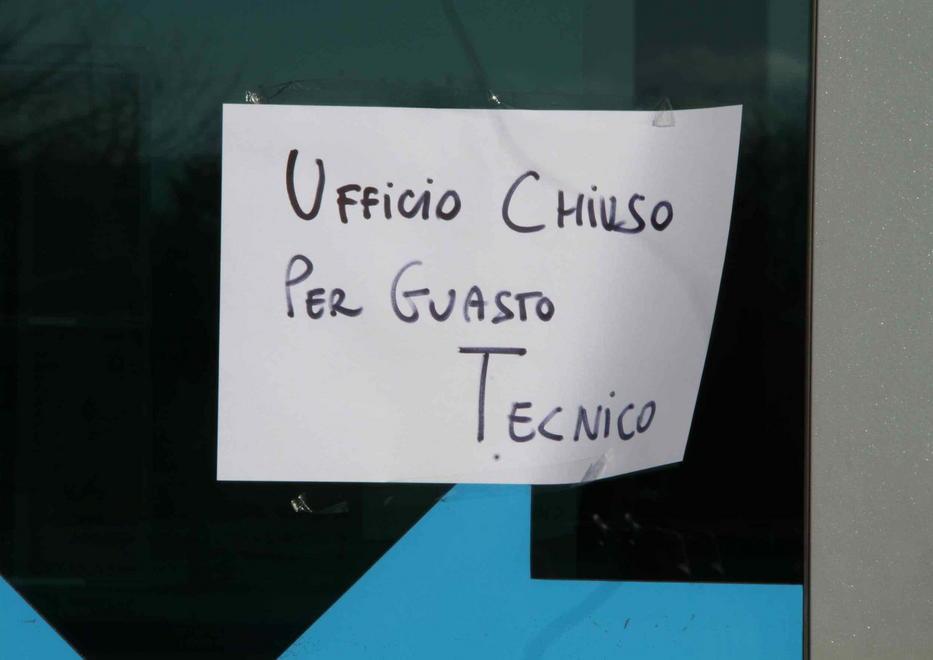 I rapinatori pazienti attendono l’apertura delle casse