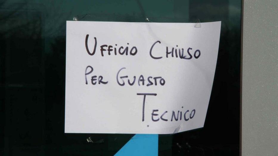 I rapinatori pazienti attendono l’apertura delle casse