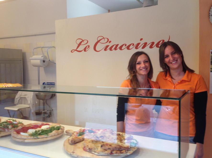 Anni di precariato, ora aprono una pizzeria 