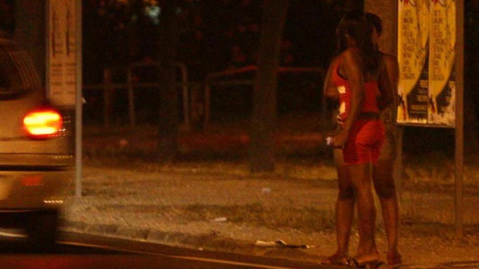 Amore a parole e botte di fatto