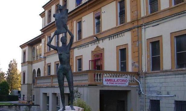 Anziano “liberato” dai vigili del fuoco 