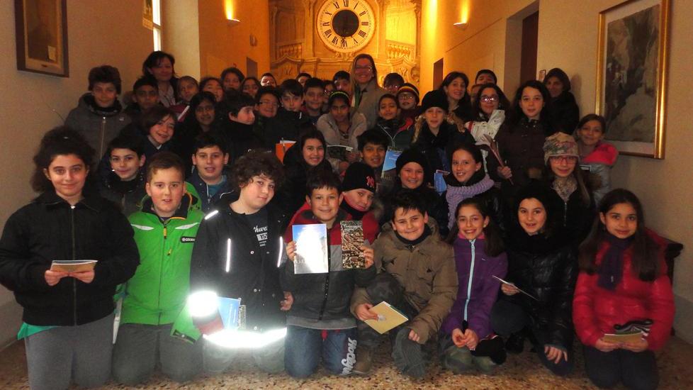 Correggio, bimbi in Comune per “intervistare” il sindaco