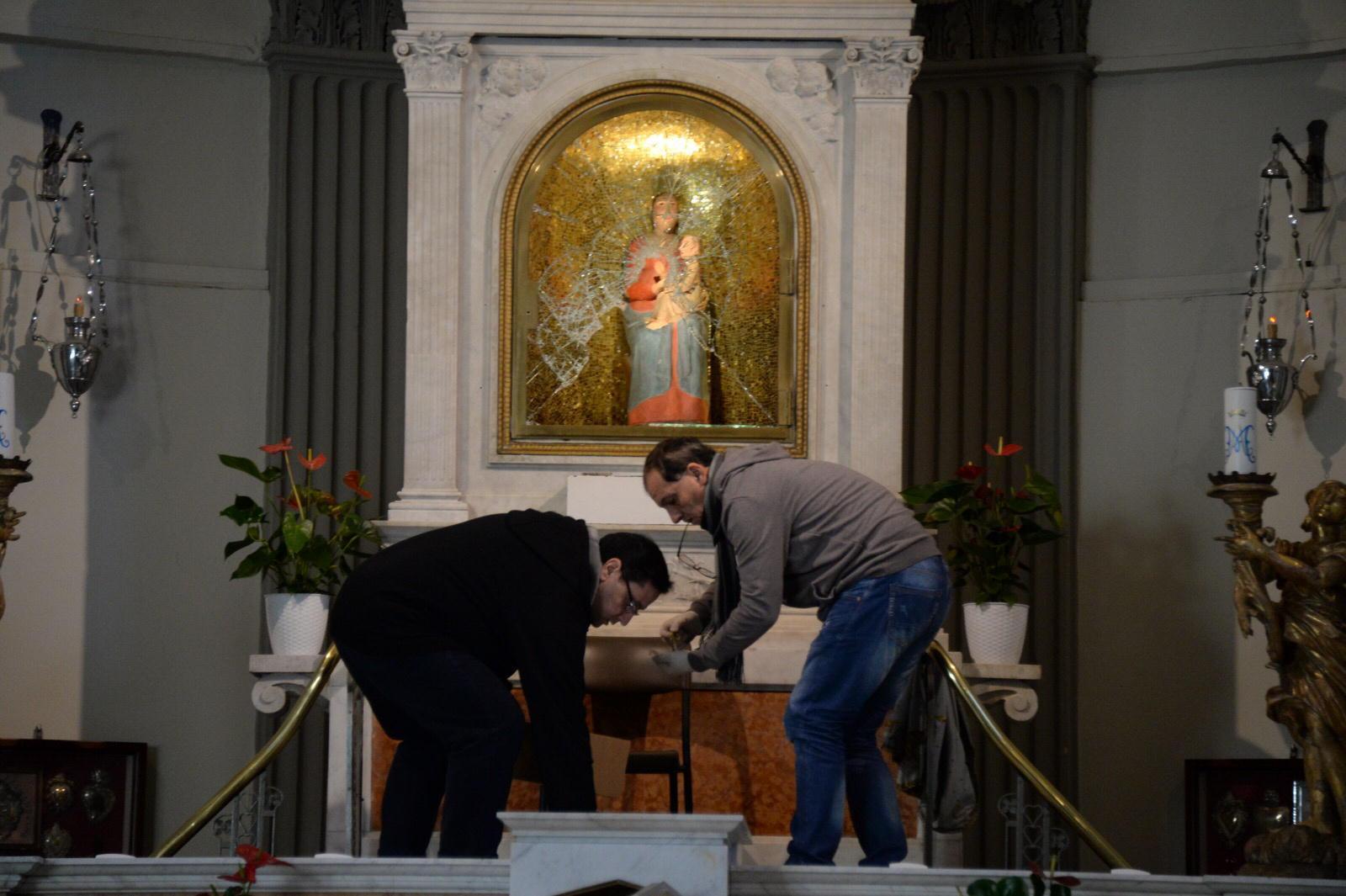 Il sopralluogo dei carabinieri nel santuario di San Romano