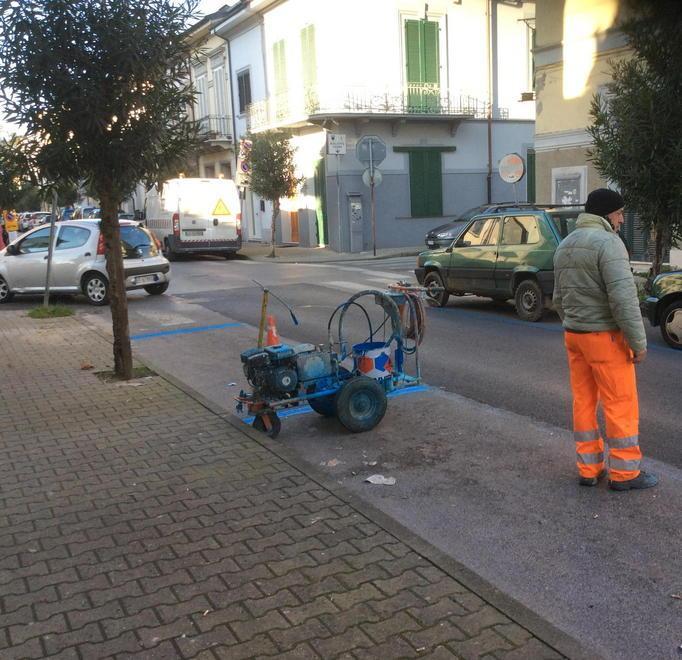 Rifatte le strisce, ma solo quelle blu 