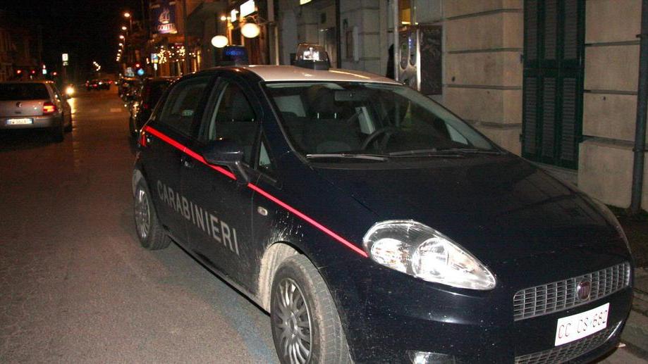 Rapinato in strada da due banditi armati