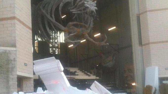 E agli hangar non si nasconde più il polistirolo