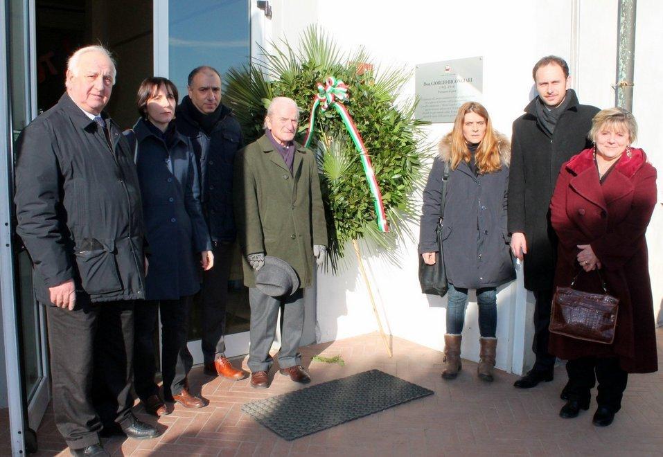 Corona d’alloro per ricordare il sacrificio di don Giorgio