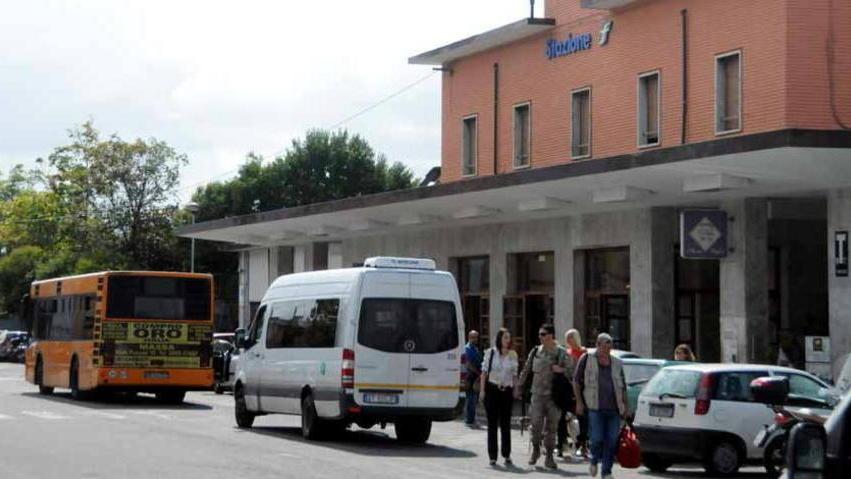 Pusher scende dal treno con 50 grammi di eroina