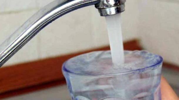 Rincarano le bollette, acqua più salata