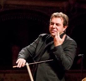 Gatti chiede eleganza nel suono e la Mahler regala il meglio 