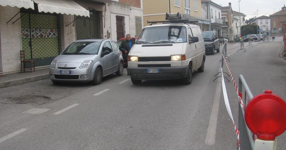 «Le transenne uccidono i nostri negozi» 