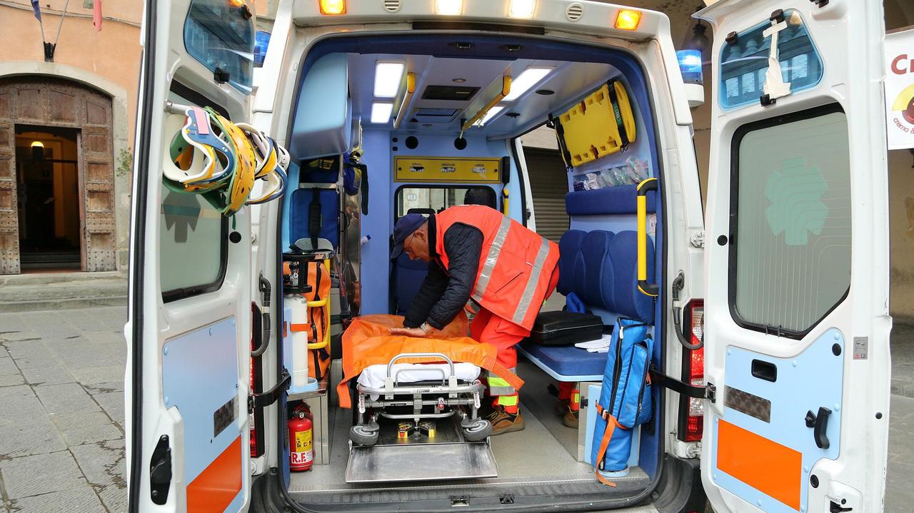 Colto da malore nel bar, difficile attivare i soccorsi
