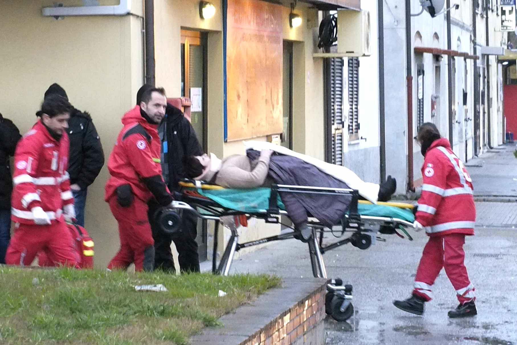 Il soccorso di un ferito a Madonna dell'Acqua