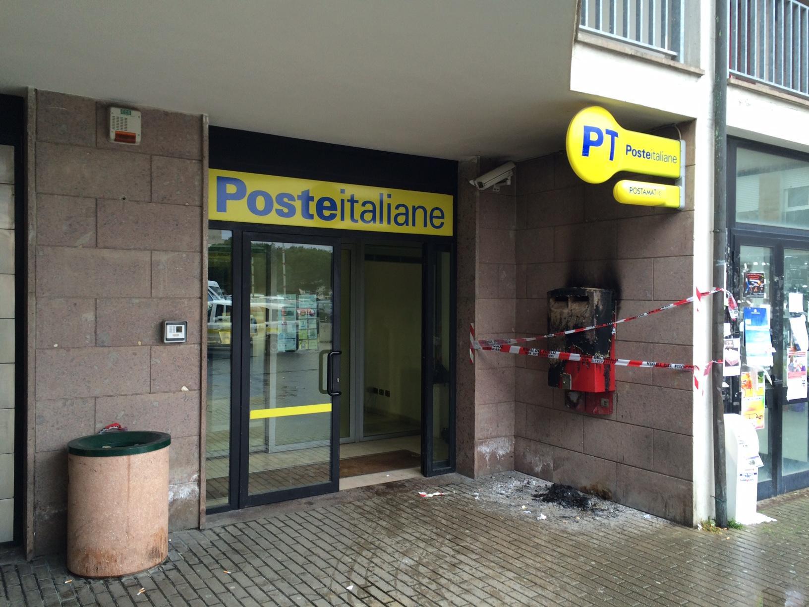 La cassetta postale andata a fuoco
