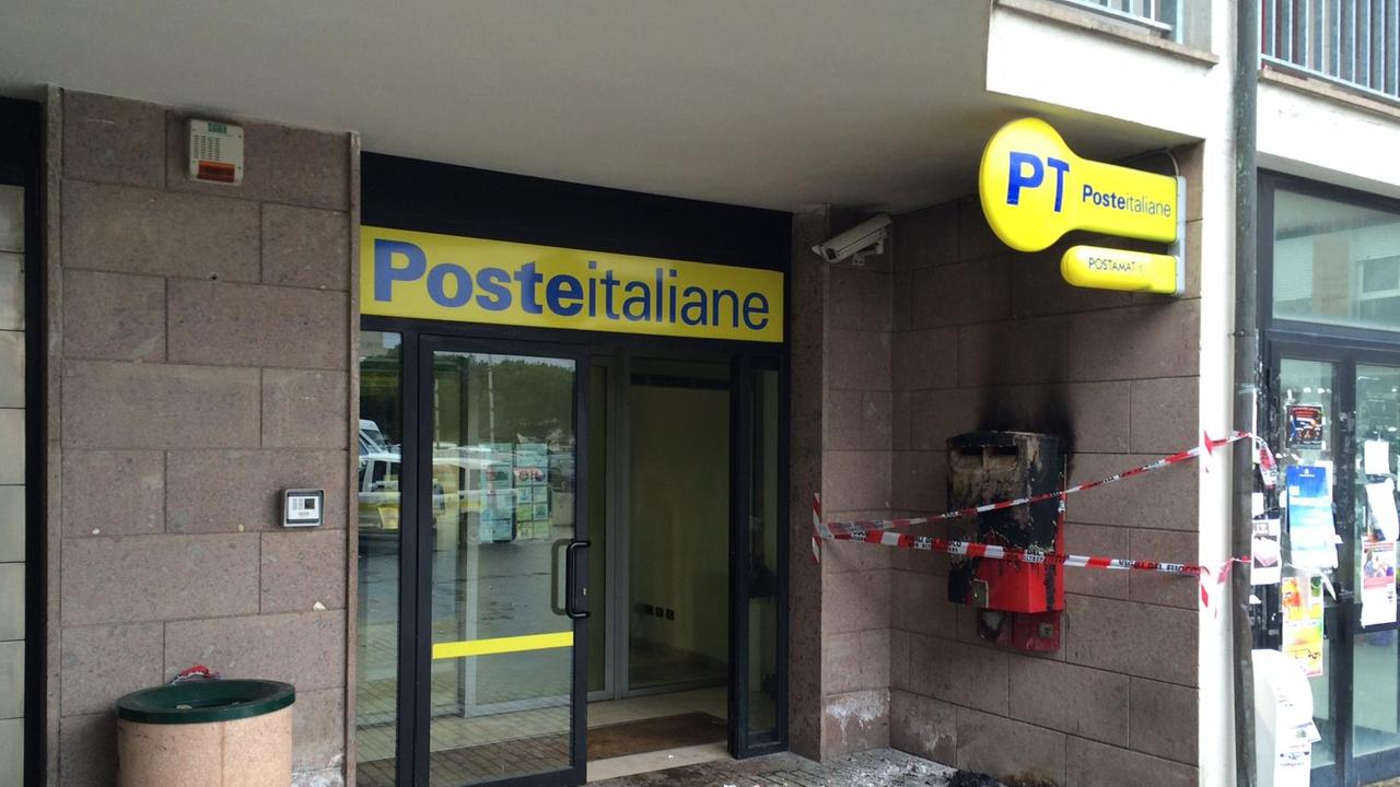 La cassetta postale andata a fuoco