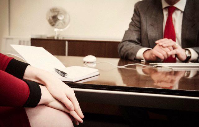 Seduce un dirigente d'azienda per accedere a dati sensibili: licenziata