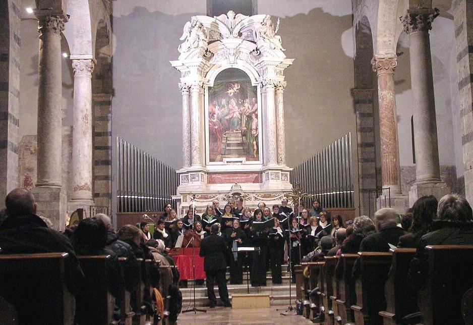 L'interno della Chiesa di San Michele in Borgo