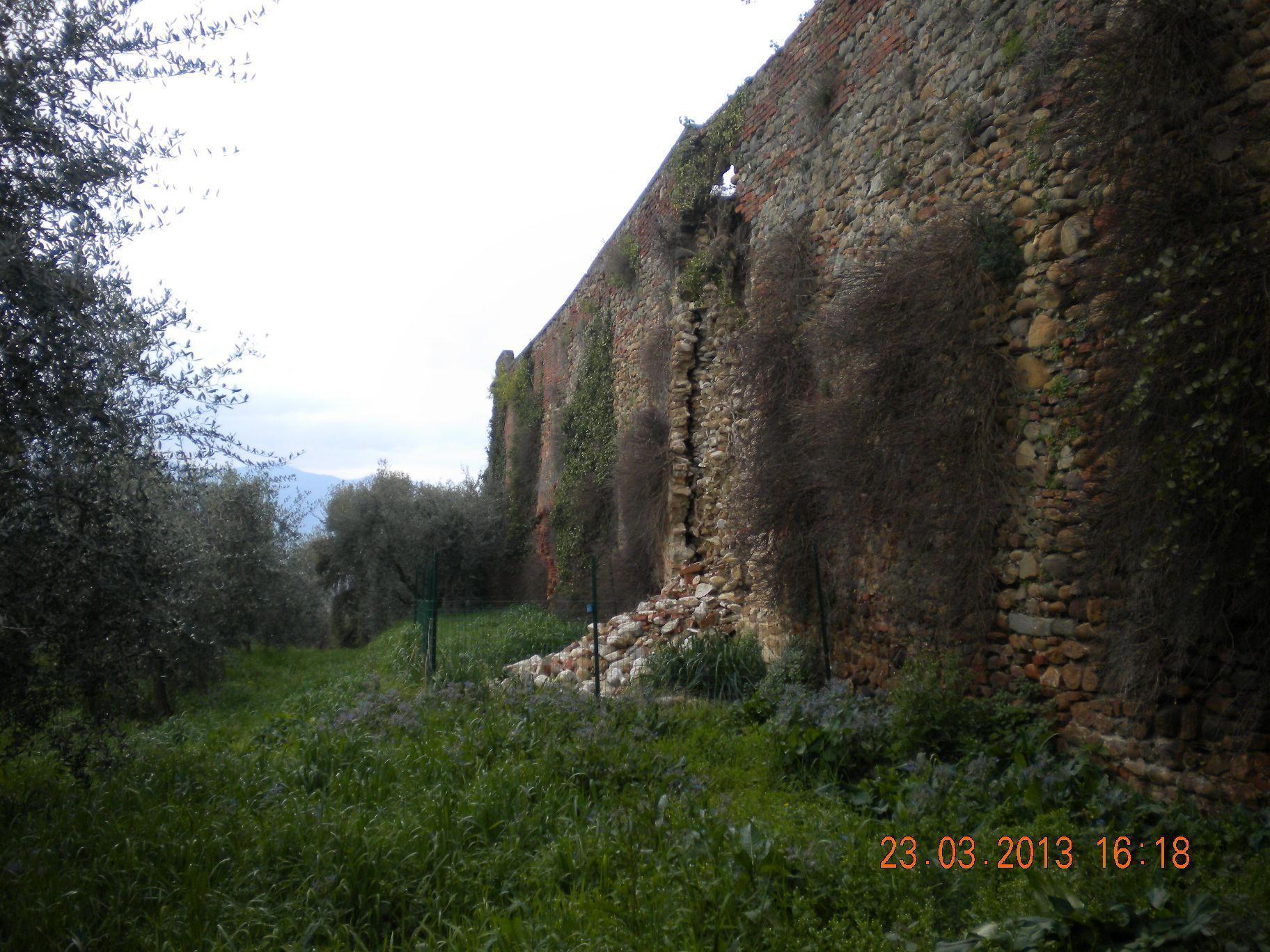 Un tratto delle Mura di Montecarlo