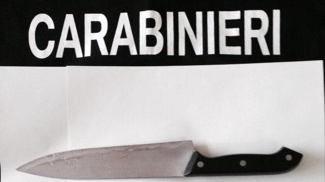 Il coltello sequestrato al giovane dai carabinieri