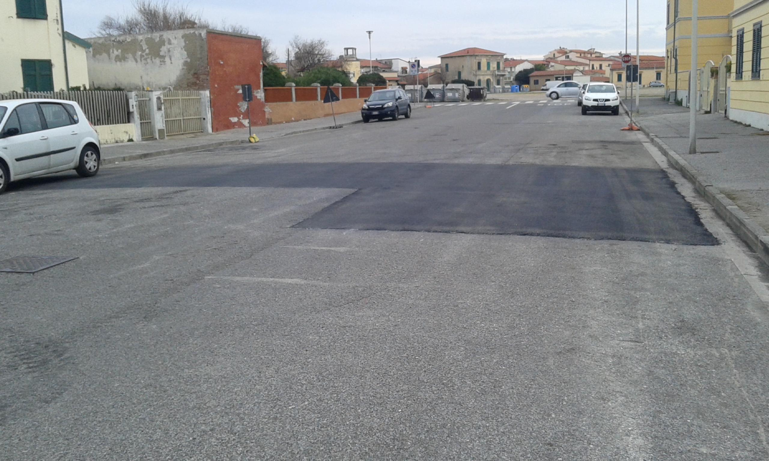 Marina di Pisa, cinquanta metri di nuova asfaltatura in via Curzolari