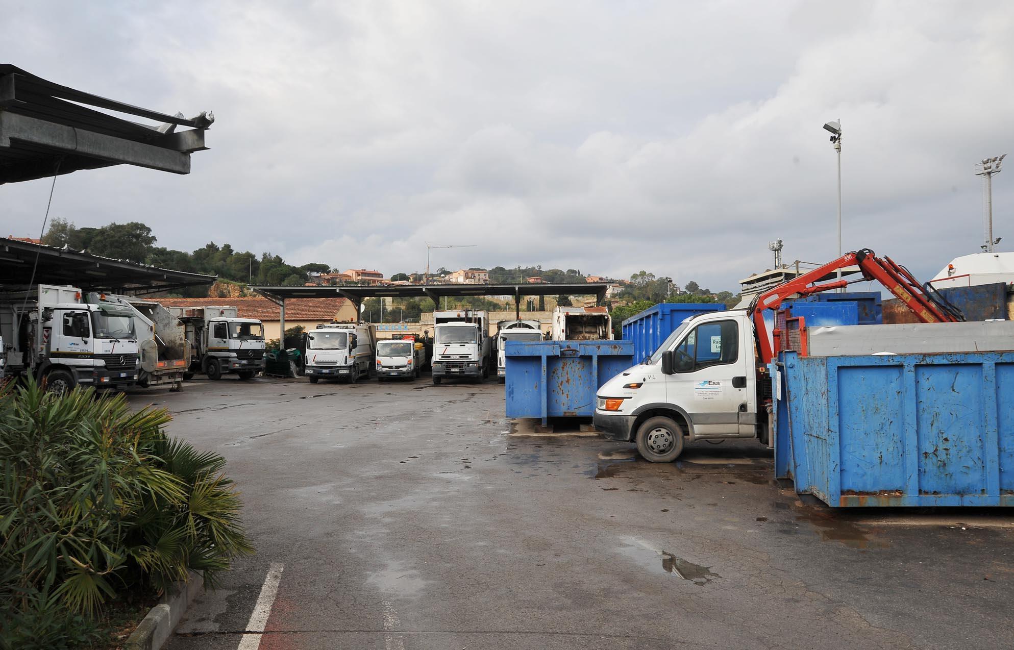 Il deposito di Esa a Portoferraio (foto Giò Di Stefano)