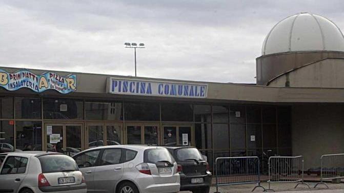 Maxi contributo ai gestori della piscina e scatta la polemica