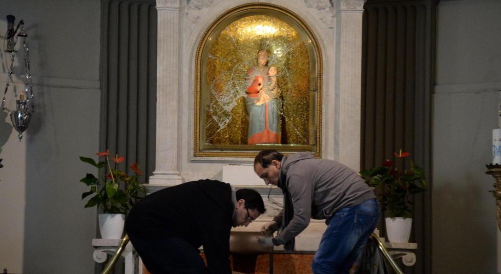 Rubate due corone alla Madonna del Santuario 