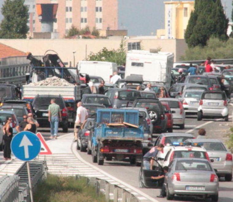 Corsie di accelerazione? No, corsie di immissione (con tanto di segnale di Stop)
